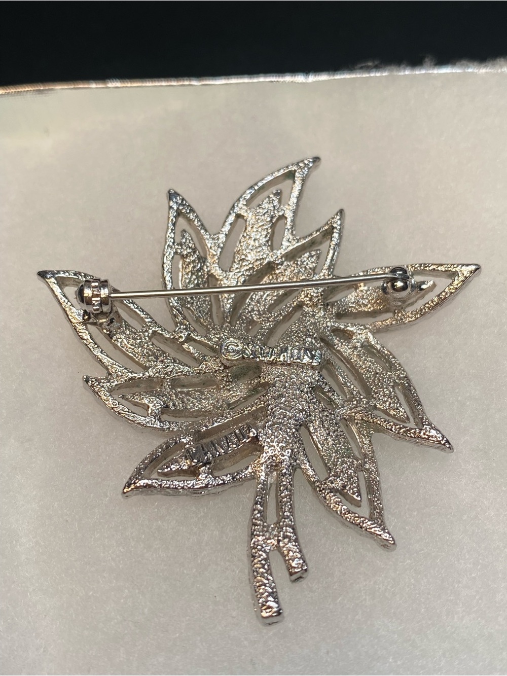 Sarah Coventry Silver Tone Leafy Brooch - Picture 5 of 8